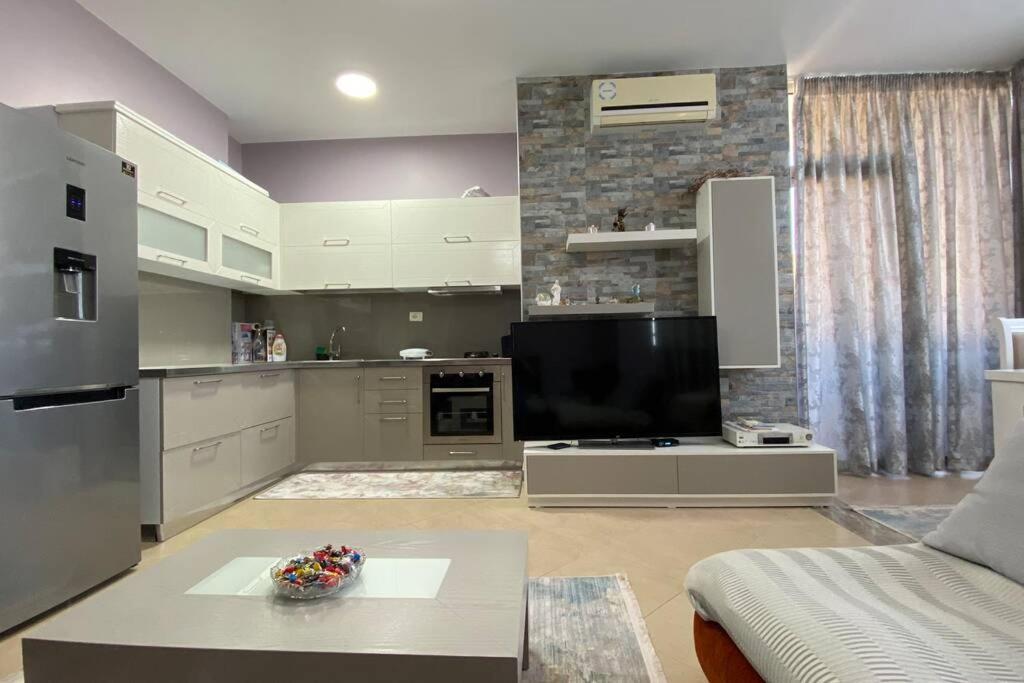 Sea Scape Apartment Вльора Екстер'єр фото